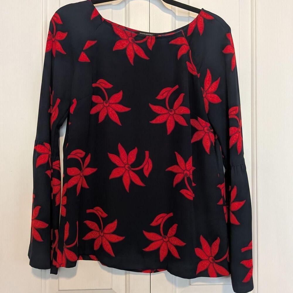 Women's Blouse by Banana Republic w/ Bell Sleeves Navy w/ Red Flowers sz Med